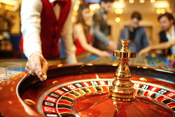 Live dealer at pap tengtop Dragon Tiger studio, multiple camera angles showing card placement